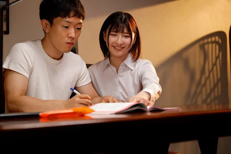 Nữ gia sư bị gài bẫy biến thành con búp bê tình dục cho gia đình biến thái